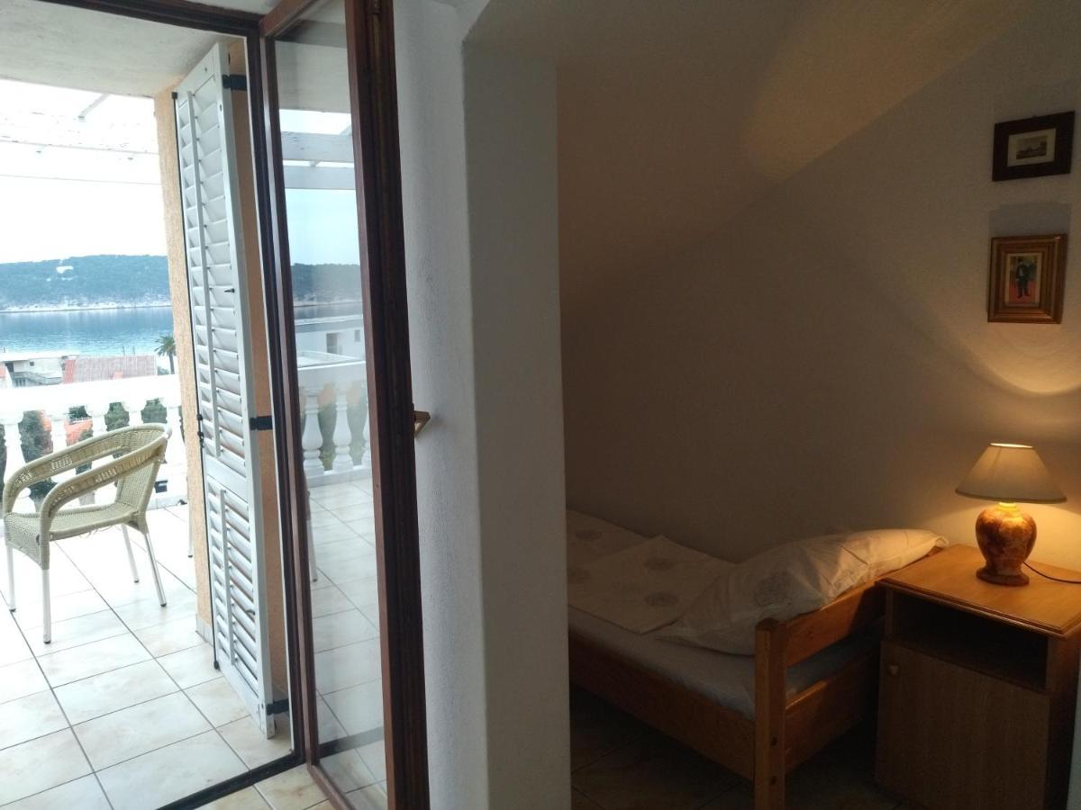 Apartments Kesic Barbat na Rabu Exterior photo