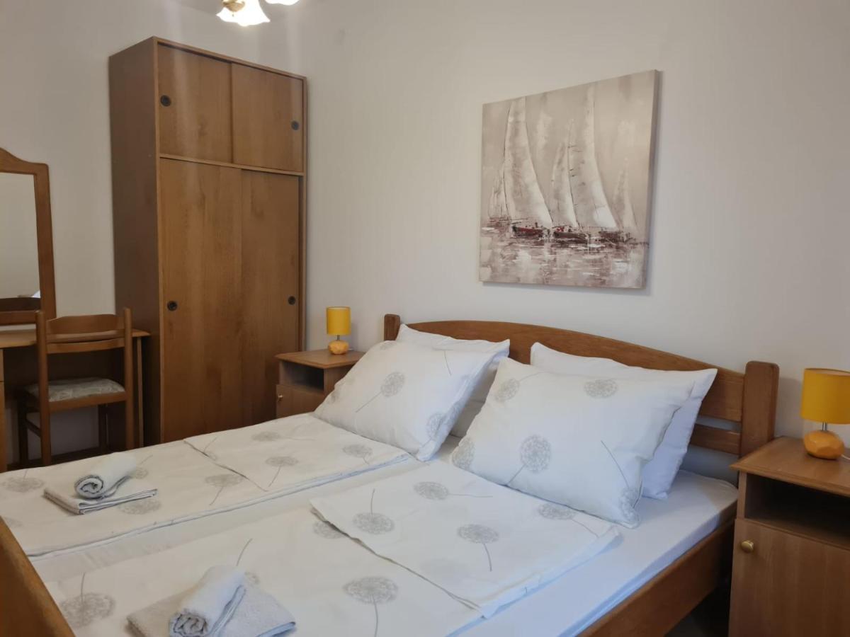 Apartments Kesic Barbat na Rabu Exterior photo