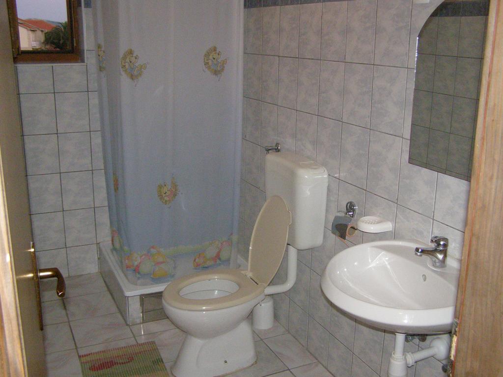 Apartments Kesic Barbat na Rabu Exterior photo